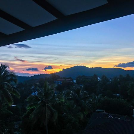Saru Holiday Apartment - Upto 6 Guests Kandy Esterno foto
