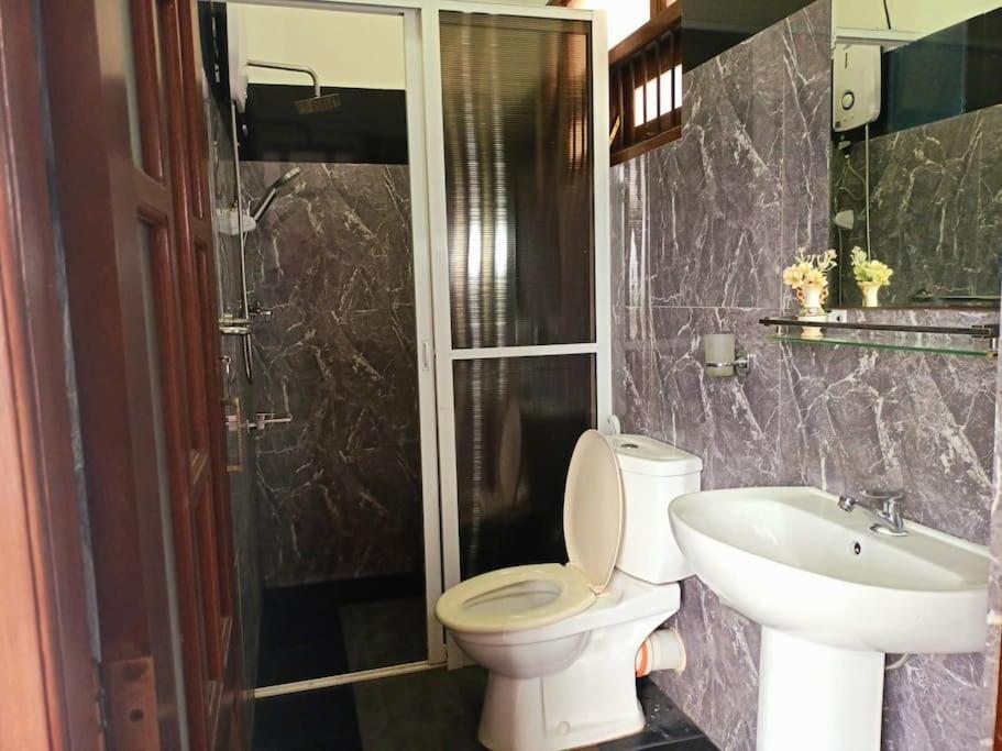 Saru Holiday Apartment - Upto 6 Guests Kandy Esterno foto