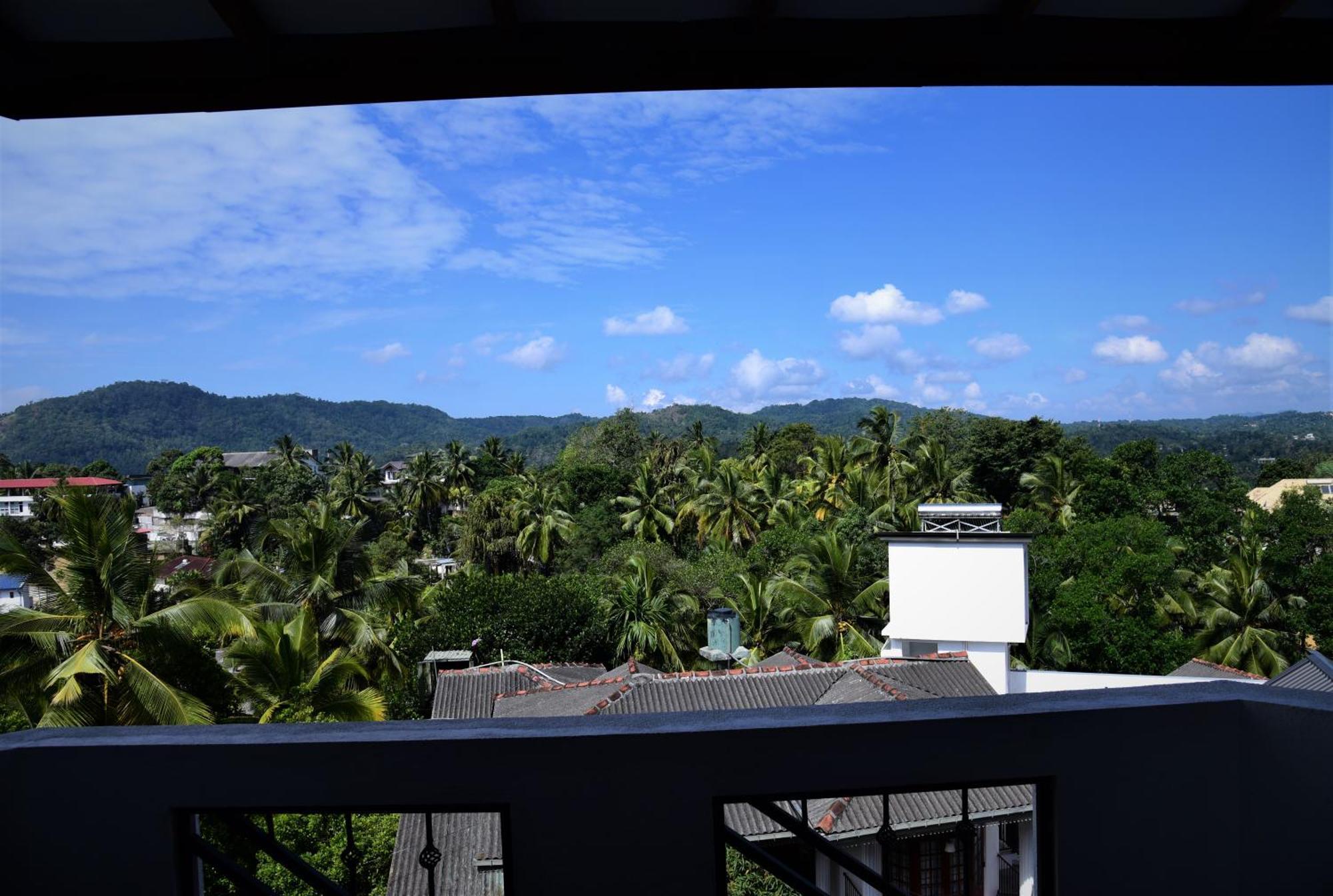 Saru Holiday Apartment - Upto 6 Guests Kandy Esterno foto
